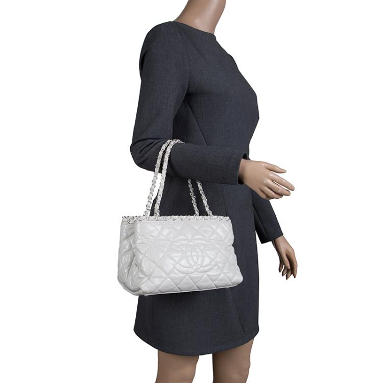 Pre Owned Chanel Off White Quilted Glazed Leather Small Chain Me Tote