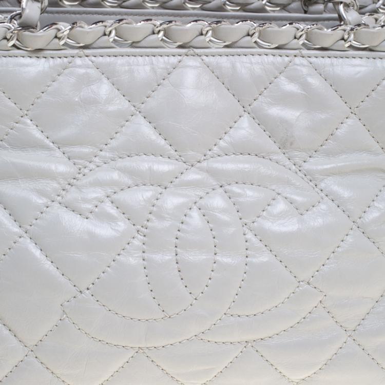 Pre Owned Chanel Off White Quilted Glazed Leather Small Chain Me Tote