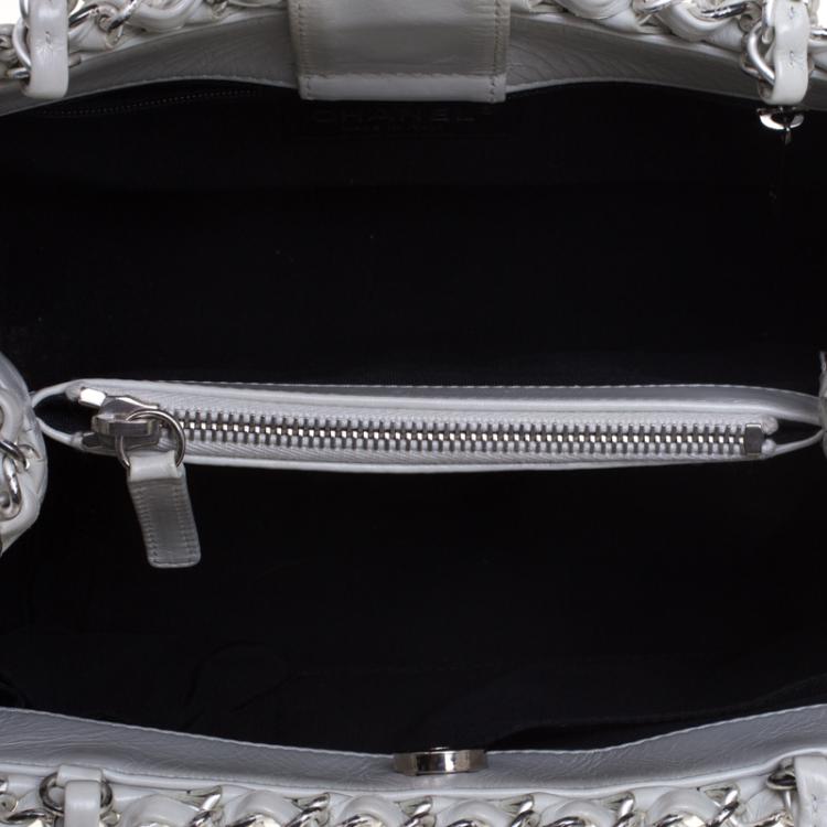 Pre Owned Chanel Off White Quilted Glazed Leather Small Chain Me Tote