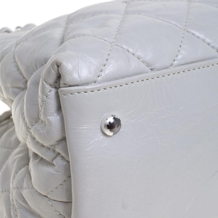 Pre Owned Chanel Off White Quilted Glazed Leather Small Chain Me Tote