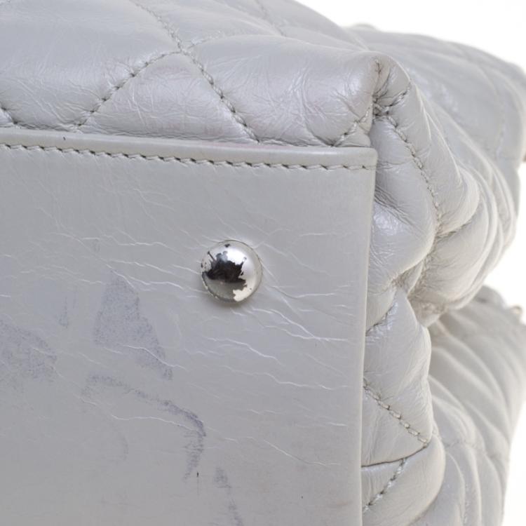 Pre Owned Chanel Off White Quilted Glazed Leather Small Chain Me Tote