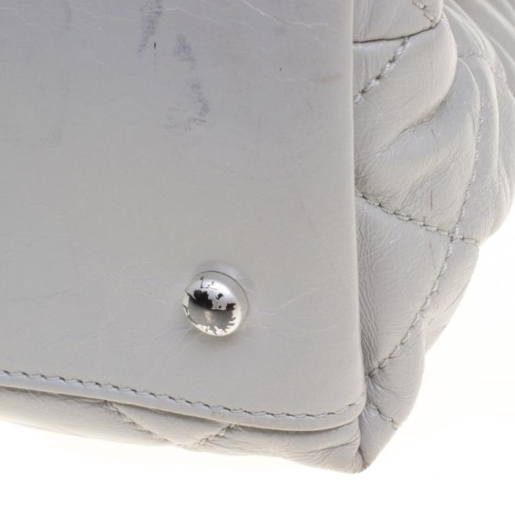 Pre Owned Chanel Off White Quilted Glazed Leather Small Chain Me Tote