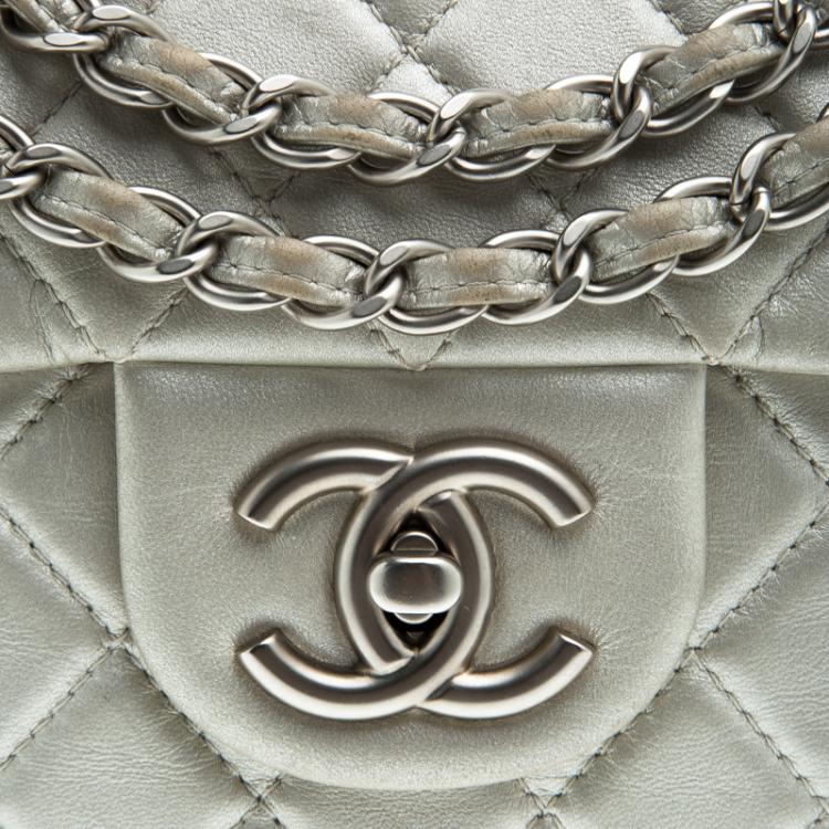 Pre Owned Chanel Grey Quilted Iridescent Leather Maxi Classic Single Flap Bag