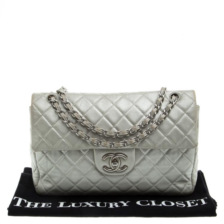 Pre Owned Chanel Grey Quilted Iridescent Leather Maxi Classic Single Flap Bag
