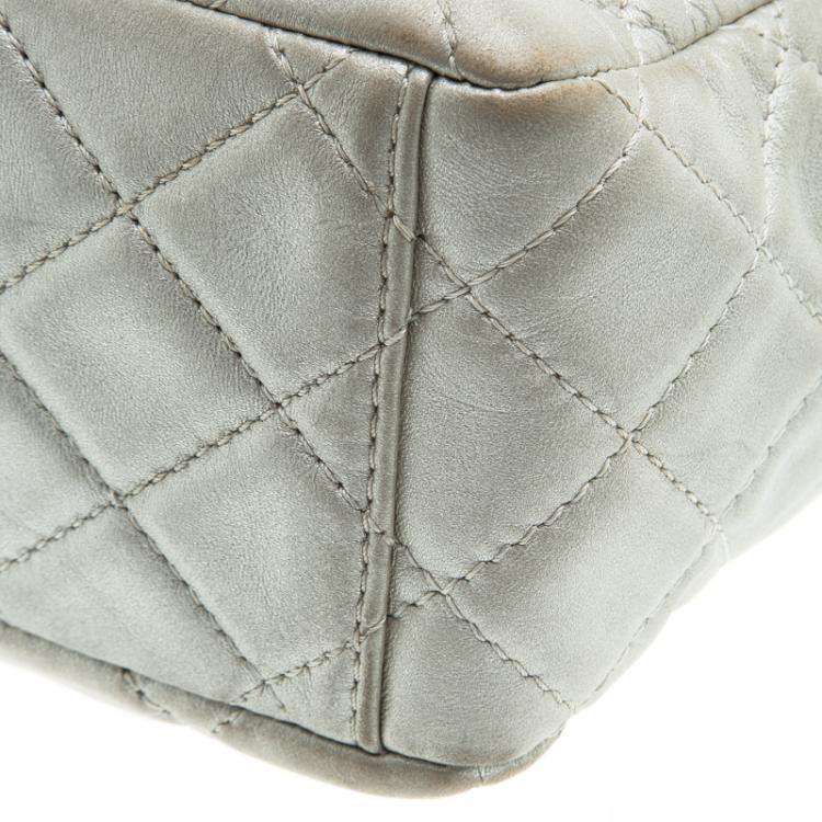Pre Owned Chanel Grey Quilted Iridescent Leather Maxi Classic Single Flap Bag