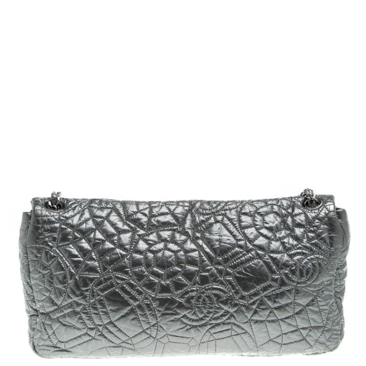 مملوكة مسبقًا Chanel Grey Embossed Patent Leather Flap Bag