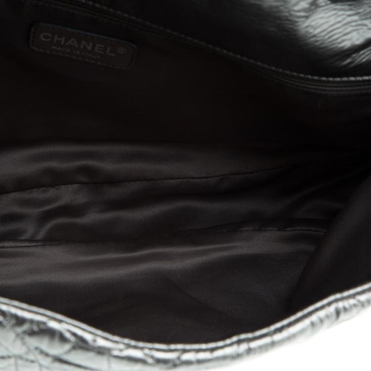 مملوكة مسبقًا Chanel Grey Embossed Patent Leather Flap Bag