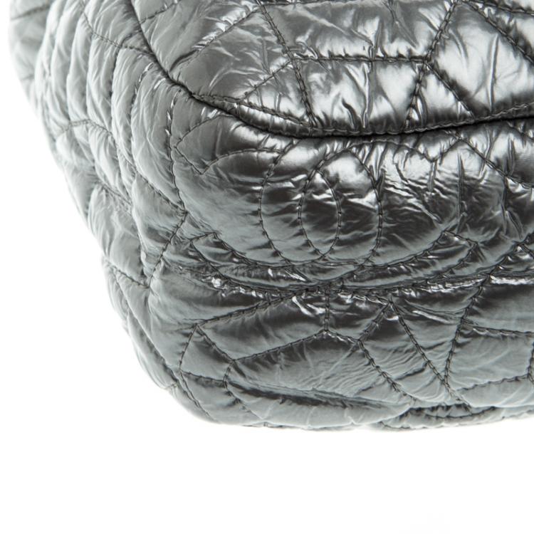 مملوكة مسبقًا Chanel Grey Embossed Patent Leather Flap Bag