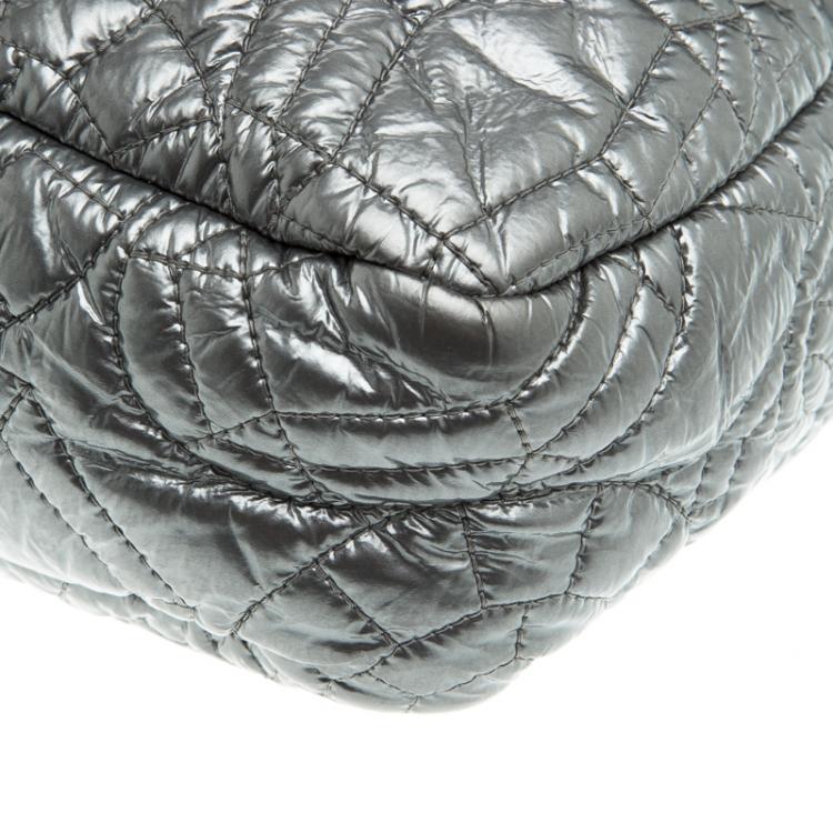 مملوكة مسبقًا Chanel Grey Embossed Patent Leather Flap Bag