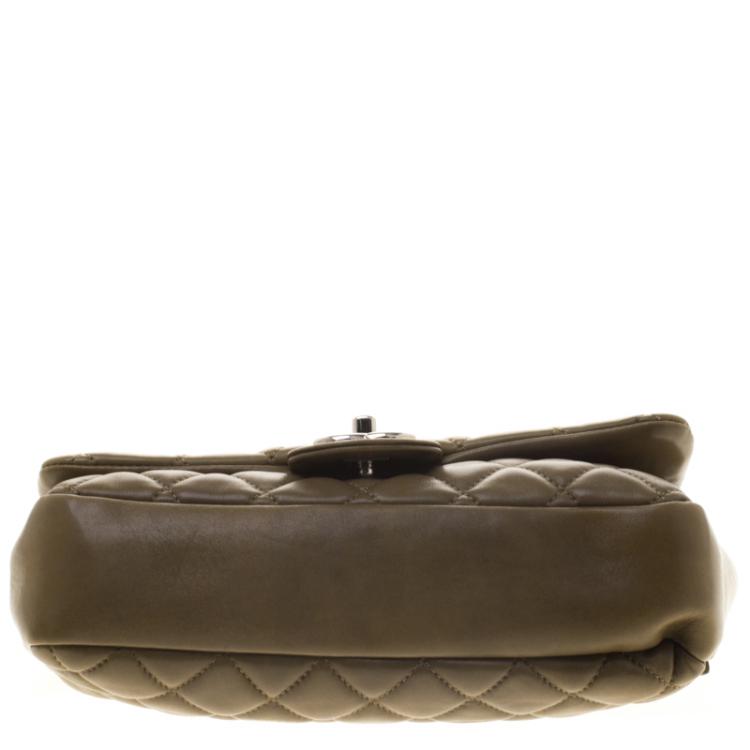 Pre Owned Chanel Beige Quilted Leather Medium Classic Single Flap Bag with Dust Cover