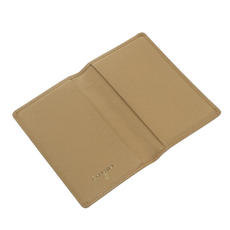 مملوكة مسبقًا Chanel Beige Leather Vintage Card Holder