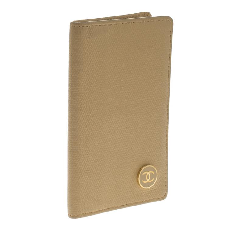 مملوكة مسبقًا Chanel Beige Leather Vintage Card Holder