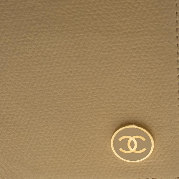 مملوكة مسبقًا Chanel Beige Leather Vintage Card Holder