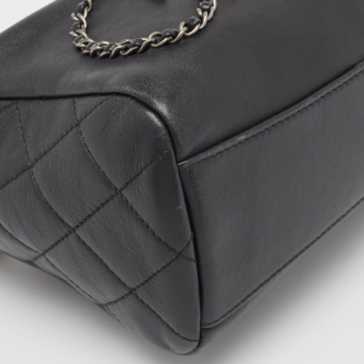 Pre Owned Chanel Black Leather Chain Signature Bag