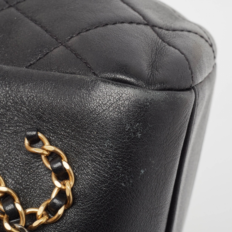 Pre Owned Chanel Black Leather Chain Signature Bag
