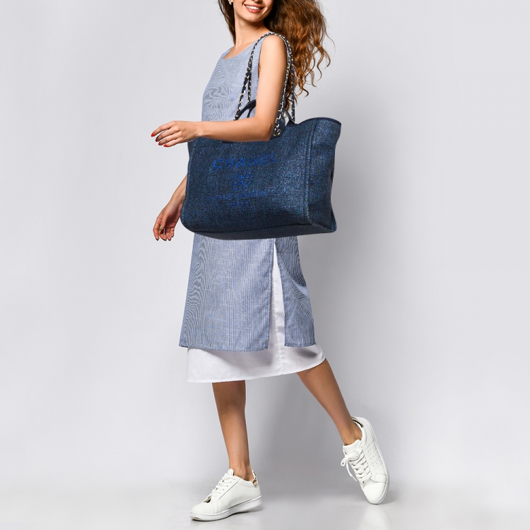Pre Owned Chanel Metallic Blue Straw and Leather Medium Deauville Shopper Tote