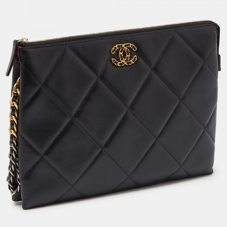 Pre Owned Chanel Black Quilted Leather 19 Chain Wristlet Pouch 