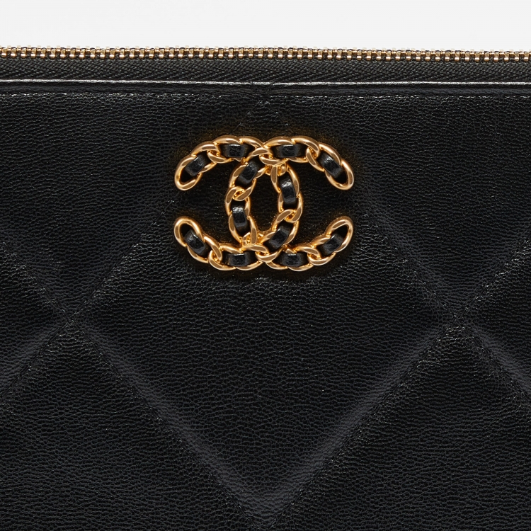 Pre Owned Chanel Black Quilted Leather 19 Chain Wristlet Pouch 