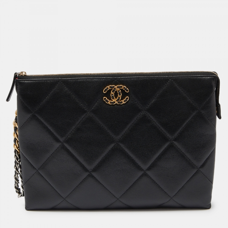 Pre Owned Chanel Black Quilted Leather 19 Chain Wristlet Pouch 
