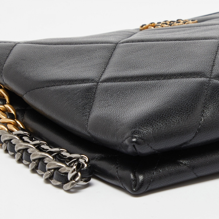 Pre Owned Chanel Black Quilted Leather 19 Chain Wristlet Pouch 