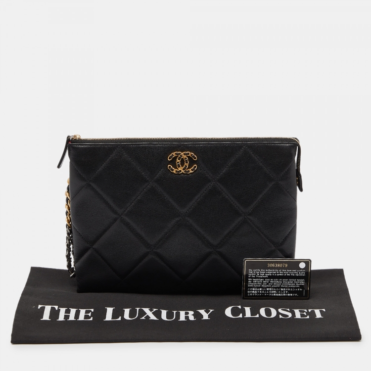 Pre Owned Chanel Black Quilted Leather 19 Chain Wristlet Pouch 