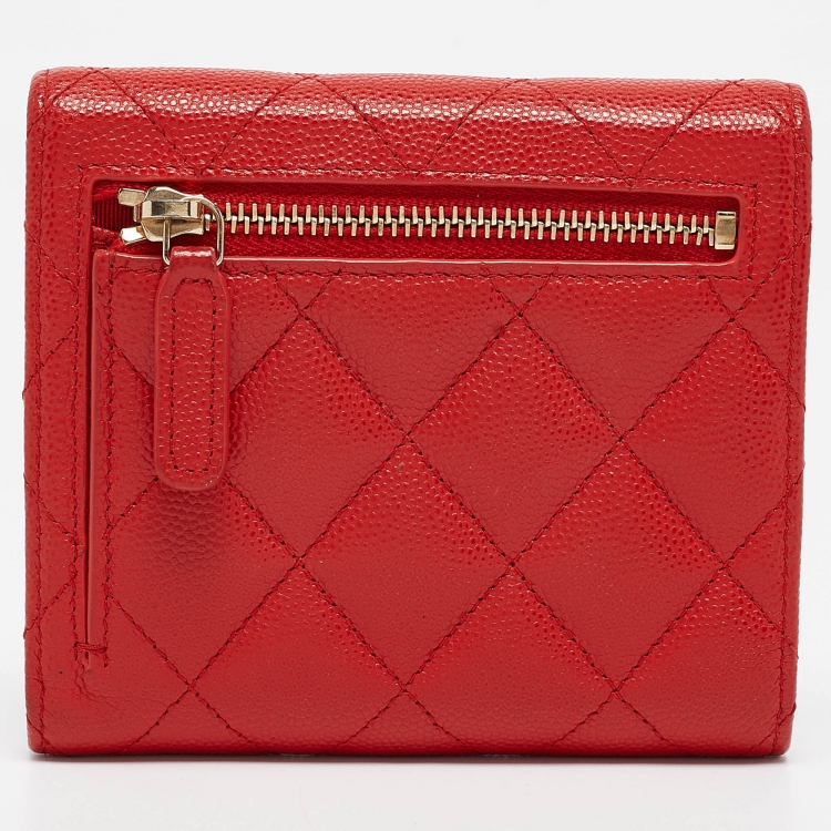 مملوكة مسبقًا Chanel Red Quilted Caviar Leather CC Trifold Wallet