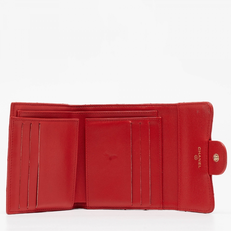 مملوكة مسبقًا Chanel Red Quilted Caviar Leather CC Trifold Wallet