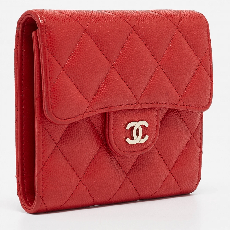 مملوكة مسبقًا Chanel Red Quilted Caviar Leather CC Trifold Wallet