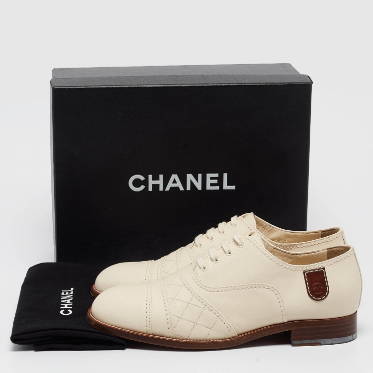 Pre Owned Chanel Cream Leather Lace Up Oxfords Size 41