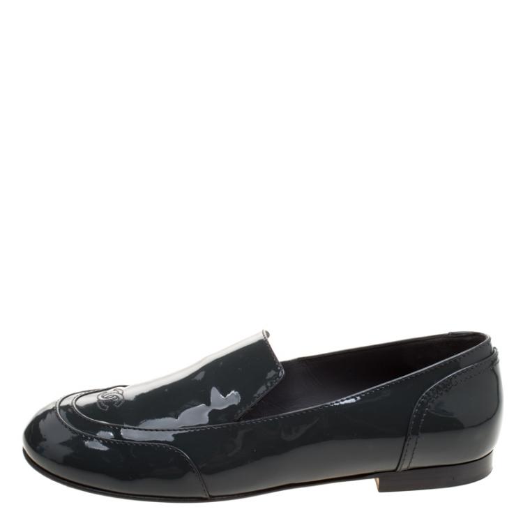 Pre Owned Chanel Grey Patent Leather CC Loafers Size 38.5