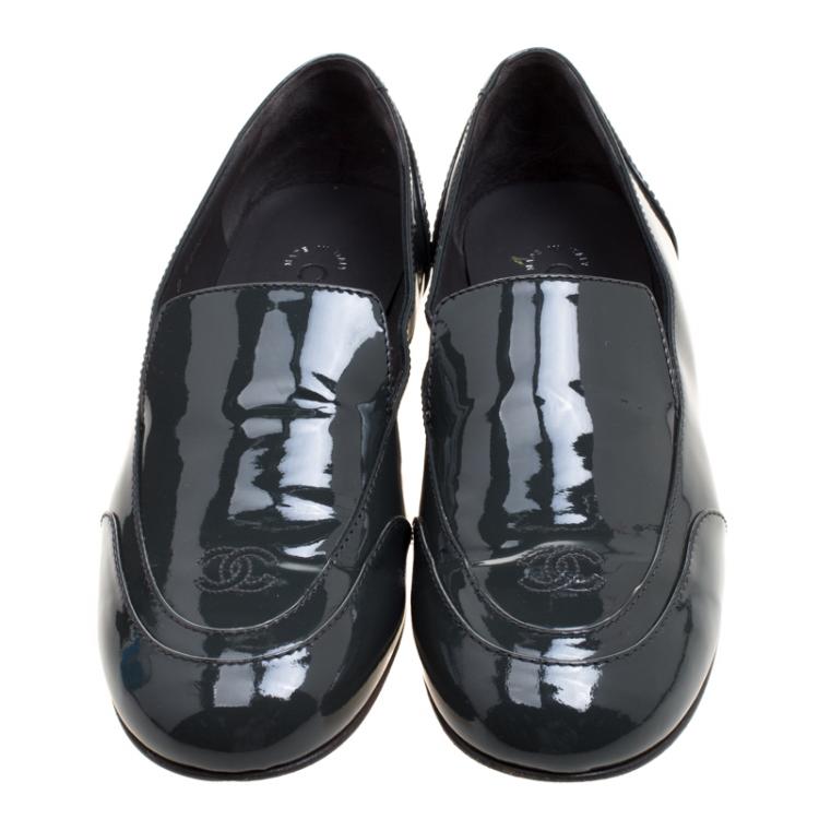 Pre Owned Chanel Grey Patent Leather CC Loafers Size 38.5