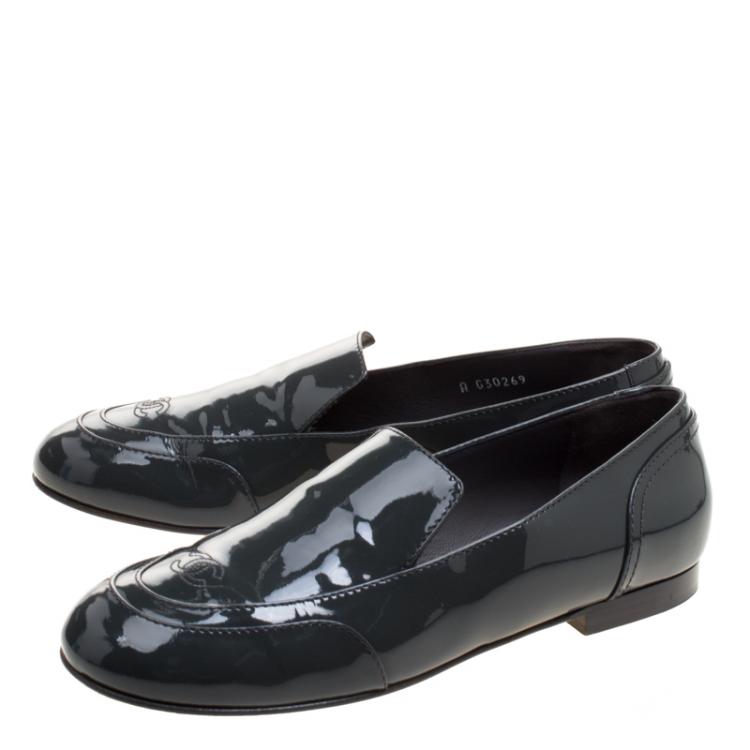 Pre Owned Chanel Grey Patent Leather CC Loafers Size 38.5