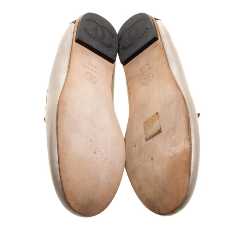 Pre Owned Chanel Beige Pearl Finish Leather CC Smoking Slippers Size 38.5