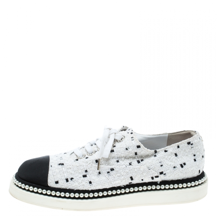 Pre Owned Chanel Monochrome Tweed and Canvas Cap Toe Faux Pearl Trim Oxfords Size 39
