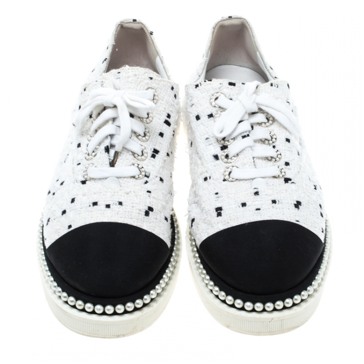 Pre Owned Chanel Monochrome Tweed and Canvas Cap Toe Faux Pearl Trim Oxfords Size 39