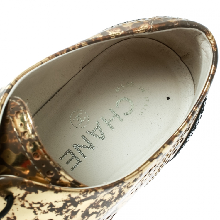 Pre Owned Chanel Metallic Gold And Black Patent Brogue Leather Lace-Up Oxford Size 39.5