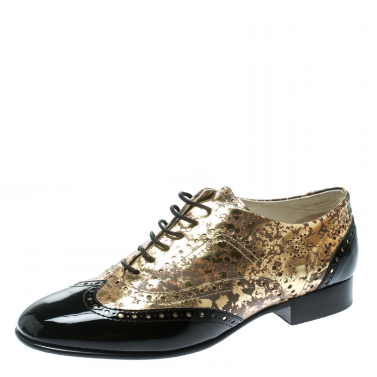 Chanel Metallic Gold And Black Patent Brogue Leather Lace-Up Oxford Size  39.5 Chanel | The Luxury Closet