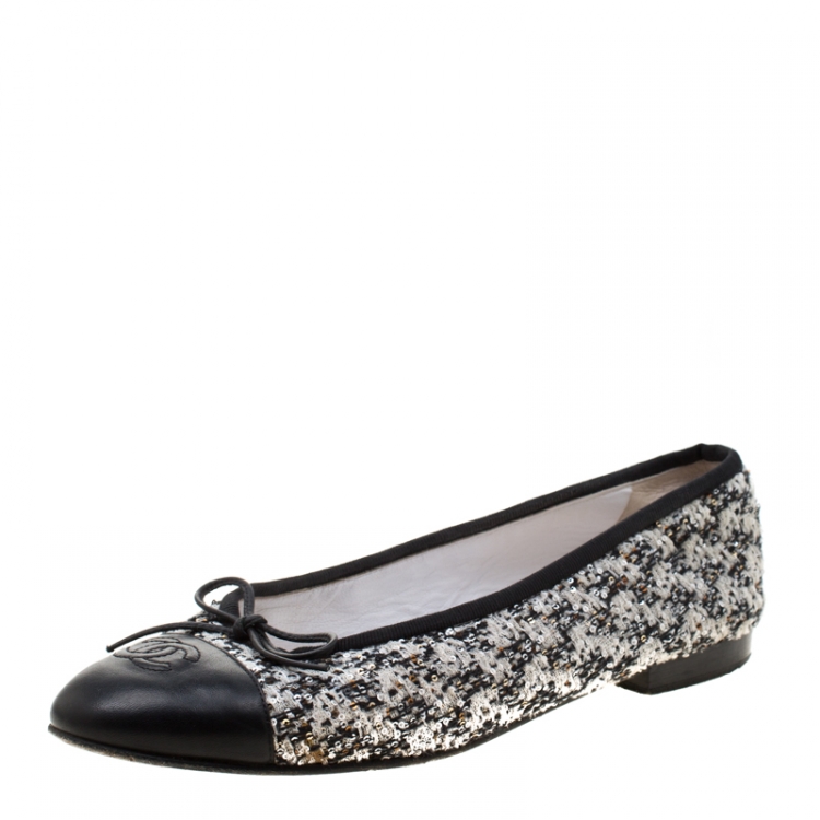 Chanel Black and White Tweed Cap Toe CC Bow Ballet Flats Size 38.5