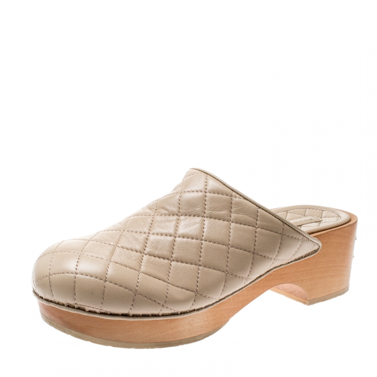 Chanel Beige Quilted Leather CC Platform Slide Sandals Size 38 Chanel
