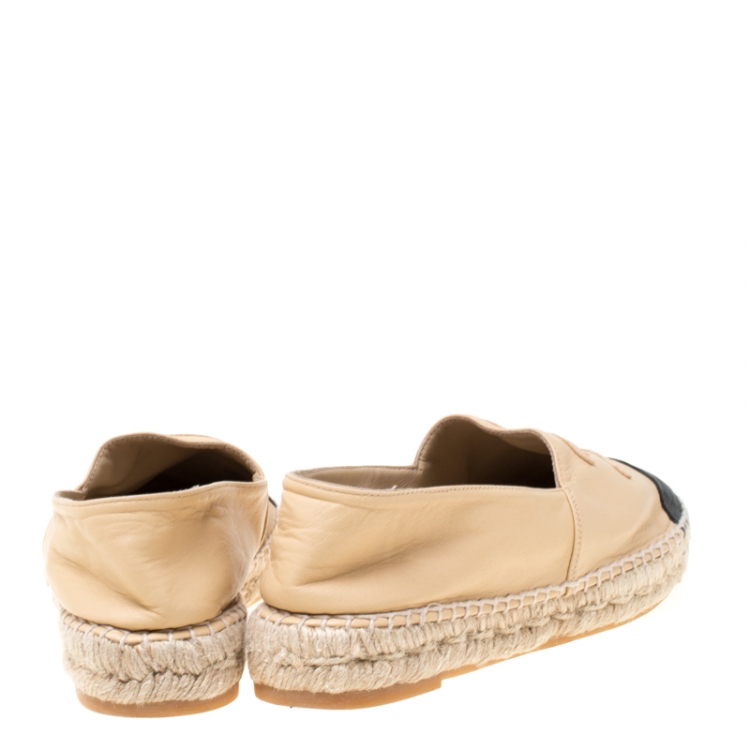 Pre Owned Chanel Beige/Black Leather CC Cap Toe Espadrilles Size 39