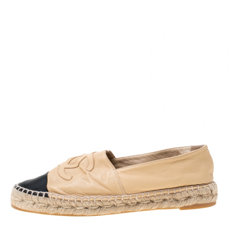 Pre Owned Chanel Beige/Black Leather CC Cap Toe Espadrilles Size 39