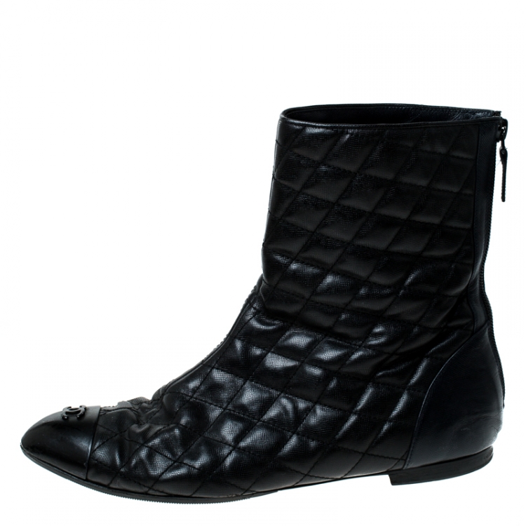 Chanel Black Quilted Leather CC Cap Toe Ankle Boots Size 40 Chanel