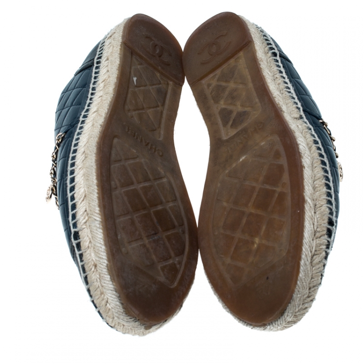Pre Owned Chanel Navy Blue/Black Leather CC Chain Espadrille Flats Size 42