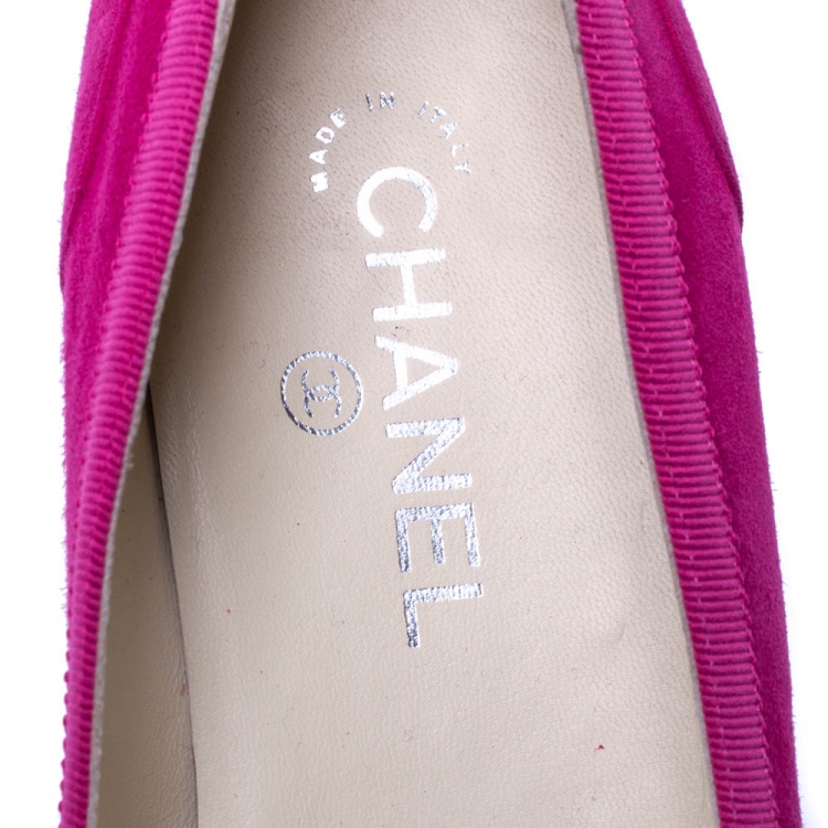 Pre Owned Chanel Pink Suede Leather CC Slip On Loafers Size 39