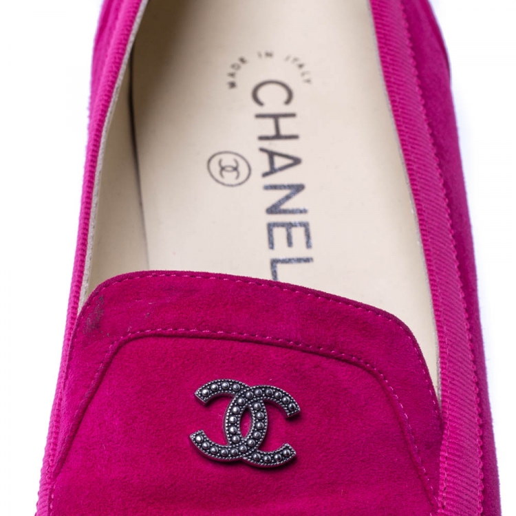 Pre Owned Chanel Pink Suede Leather CC Slip On Loafers Size 39