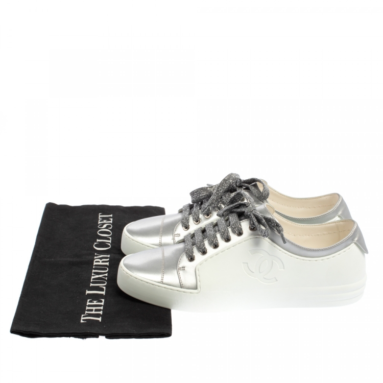 Pre Owned Chanel White/Silver Leather CC Low Top Sneakers Size 37