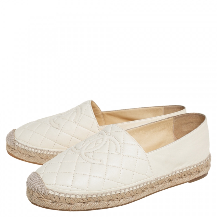 Pre Owned Chanel White Quilted Leather CC Espadrille Flats Size 39