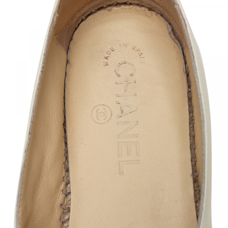Pre Owned Chanel White Quilted Leather CC Espadrille Flats Size 39