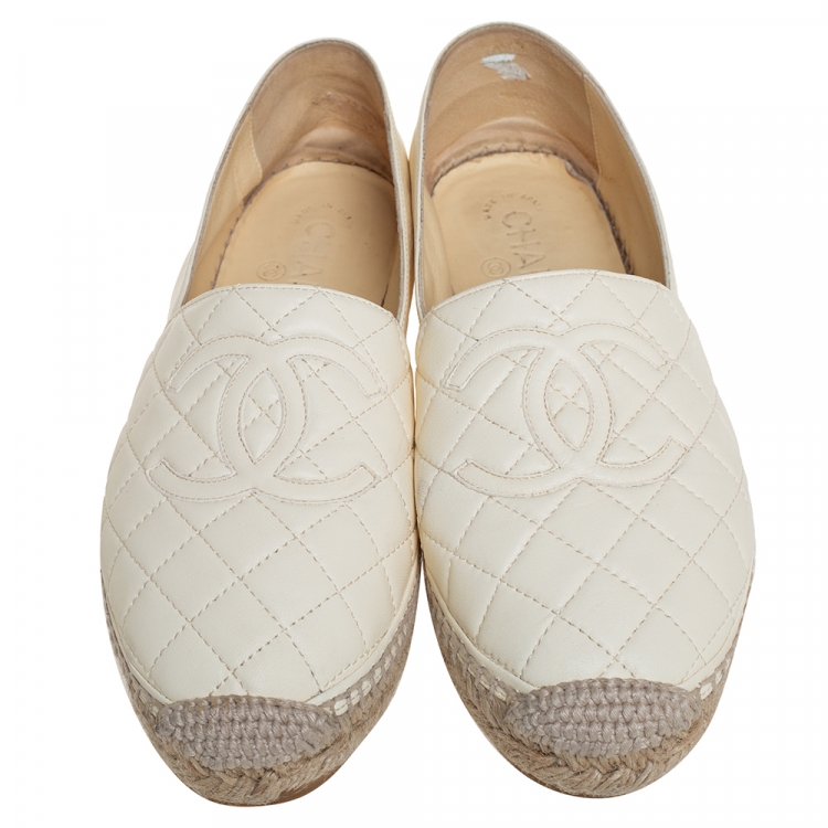 Pre Owned Chanel White Quilted Leather CC Espadrille Flats Size 39