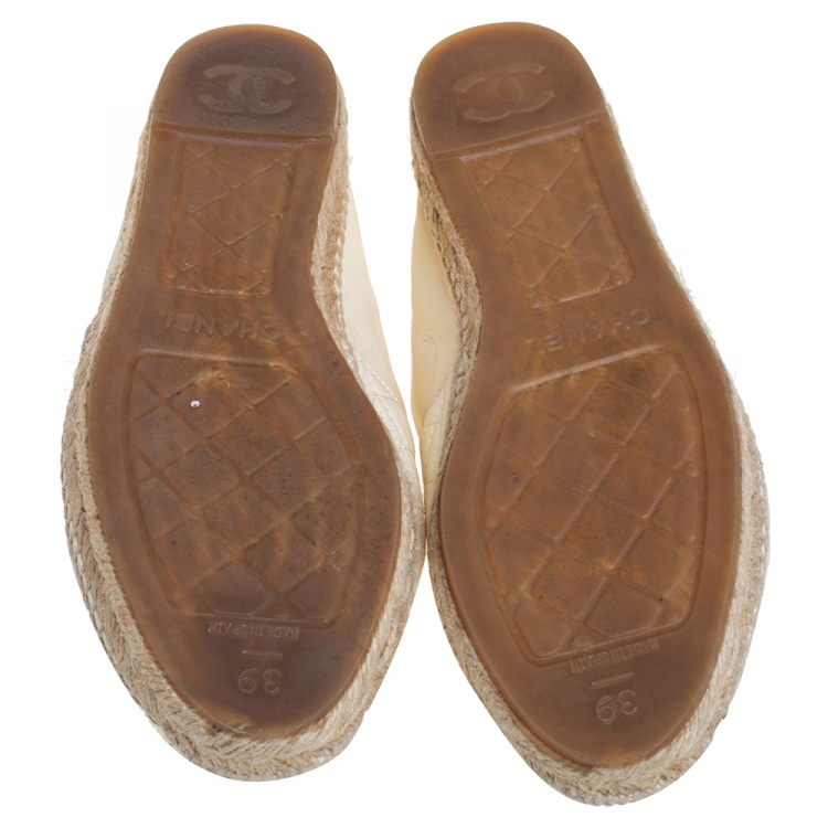 Pre Owned Chanel White Quilted Leather CC Espadrille Flats Size 39